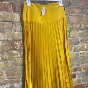 NWT• Banana Republic Gold Mustard Pleated Silk Midi Skirt